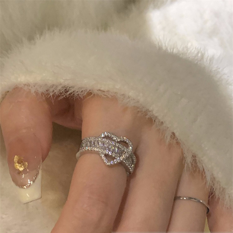 Kimoj's New Ring Is Light Luxury And Exudes A Sense Of Sophistication. It Features A Heart-Shaped Zircon Exquisite Ring With A Cold And Unique Design For Women. It Is A Trendy Index Finger Ring Application Scenario