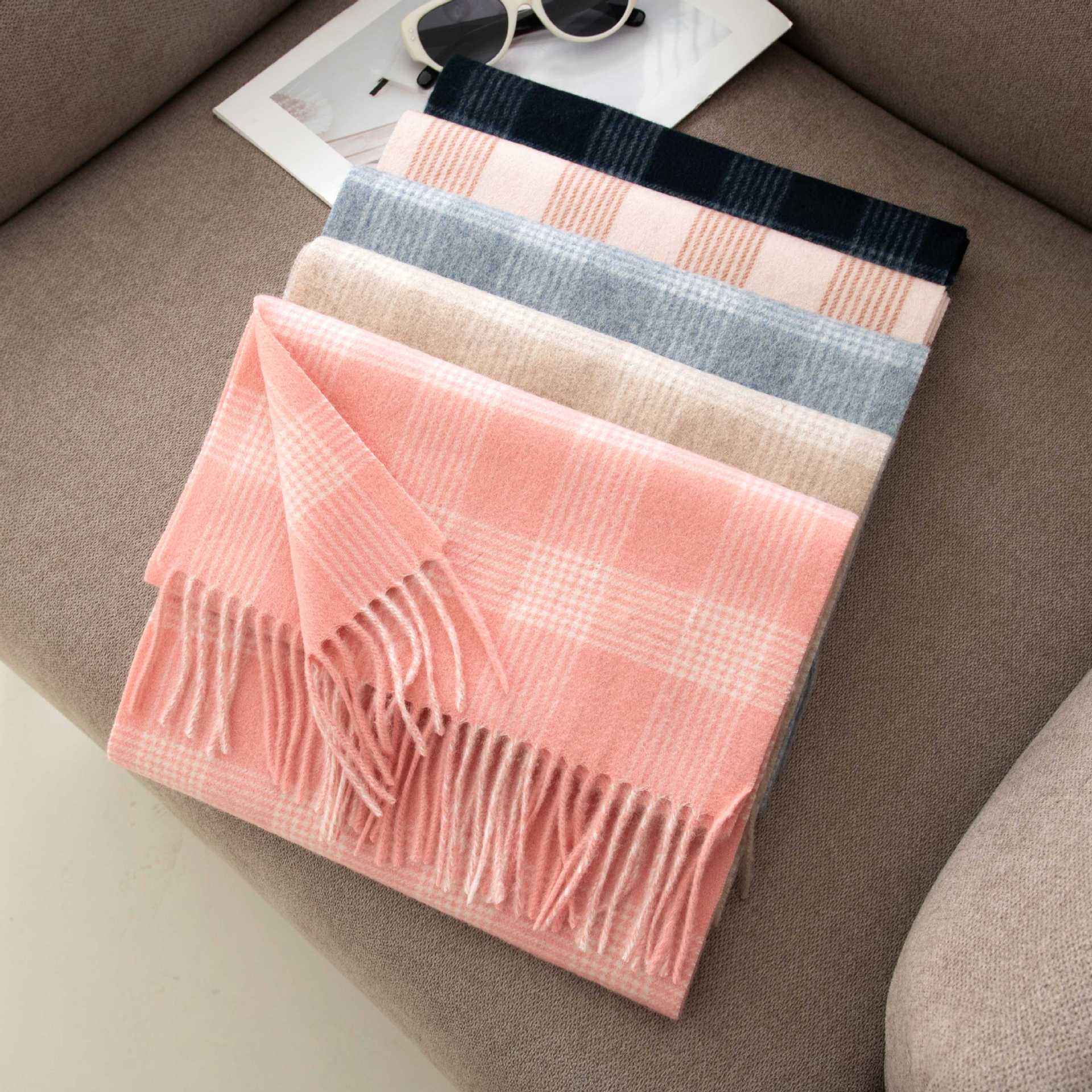 新款秋冬格子羊毛围巾女百搭流苏时尚保暖围脖舒适100%真羊毛围巾详情11