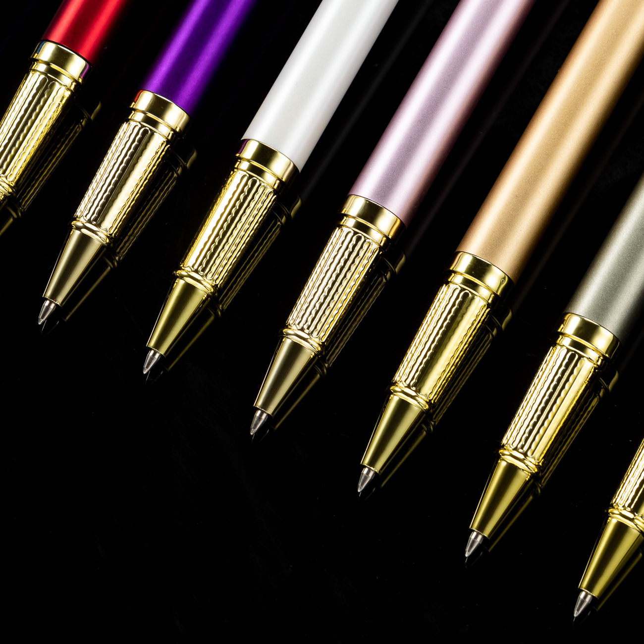 وتطبع الأقلام المصنوعة من البلاستيك الأقلام الملونة المتعددة الألوان من طراز LOGO) Specification image