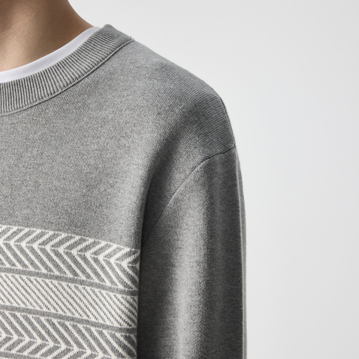 Momeck contrasting jacquard round-neck knitted sweater for men's Winter 2024 new style Far-infrared warming men's sweater 20457 Specification image
