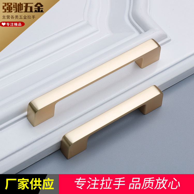 The manufacturer's new simple and light luxury copper-colored zinc alloy handle, window display cabinet door, furniture hardware accessories, wardrobe door handle Application Scenario