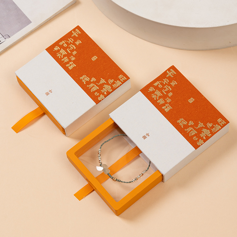 Customized special paper gilding jewelry box packaging box, high-end bracelet and bangle box, anti-oxidation pe film storage box Application Scenario
