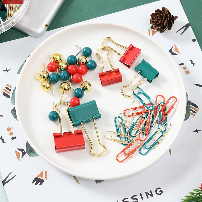 Ins-style Christmas-sized long tail with red, green and gold paperclip pins and four-grid doughnuts, cultural and creative office supplies Application Scenario