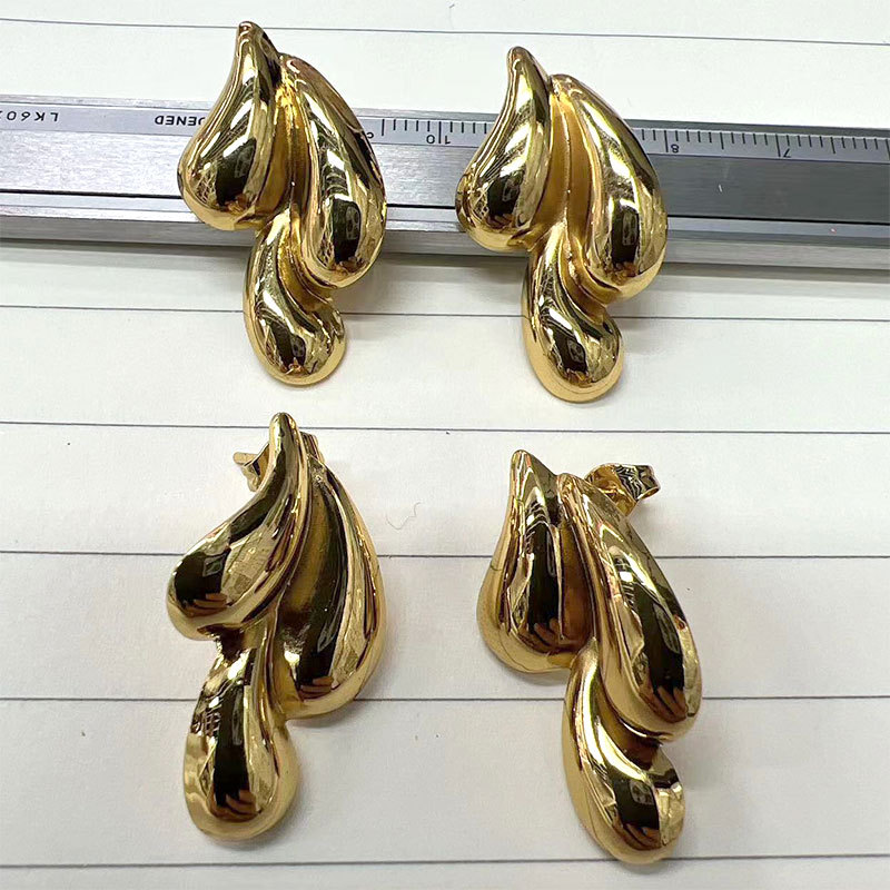 European and American cross-border fashion metal style geometric irregular copper-plated real gold three-drop earrings, niche and unique for women Application Scenario