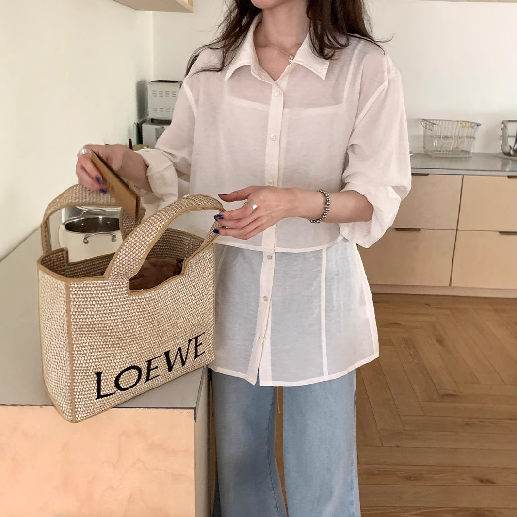 Weisong Clothing's 2025 Summer new Korean-style design thin long-sleeved shirt halter top two-piece women's set Application Scenario