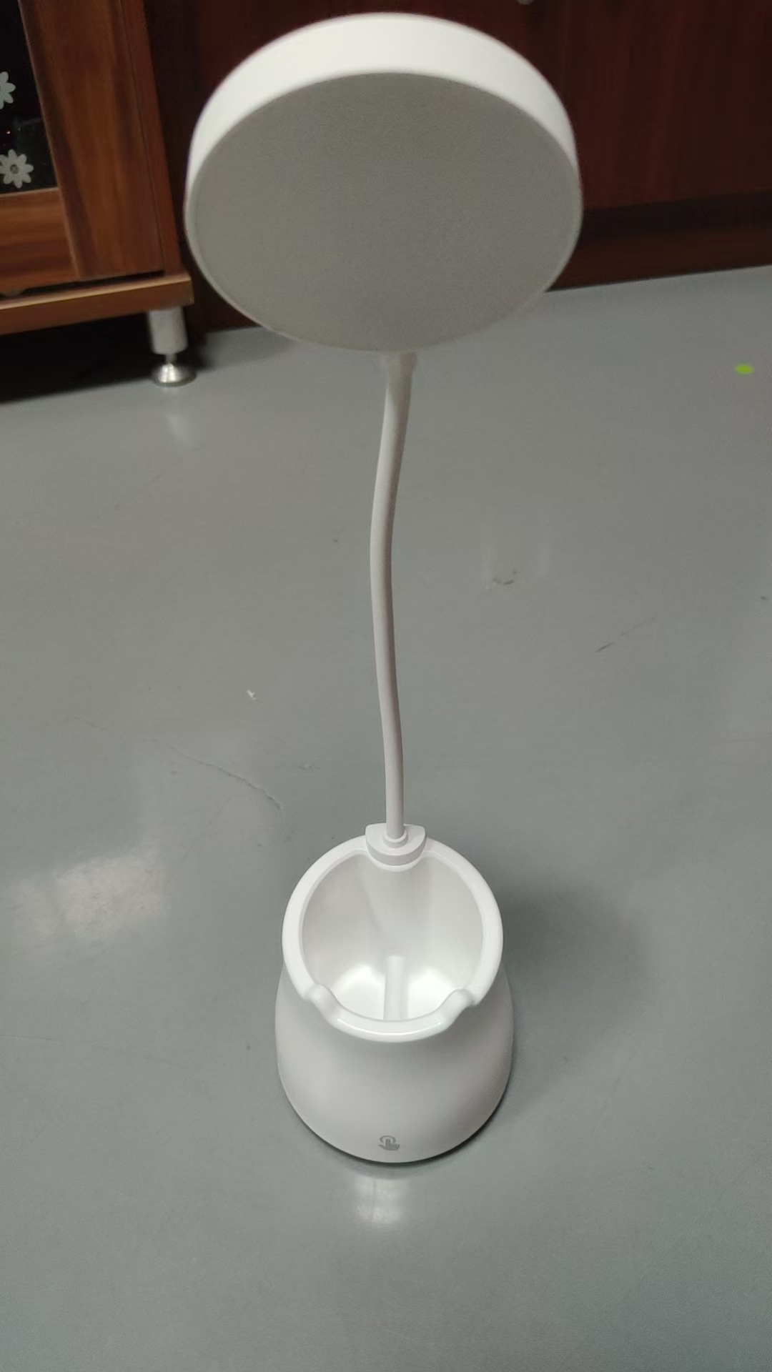 Charging eye-protecting desk lamp, pen holder lamp, mobile phone stand, student reading lamp, charging desk, dormitory bed book lamp pic 5