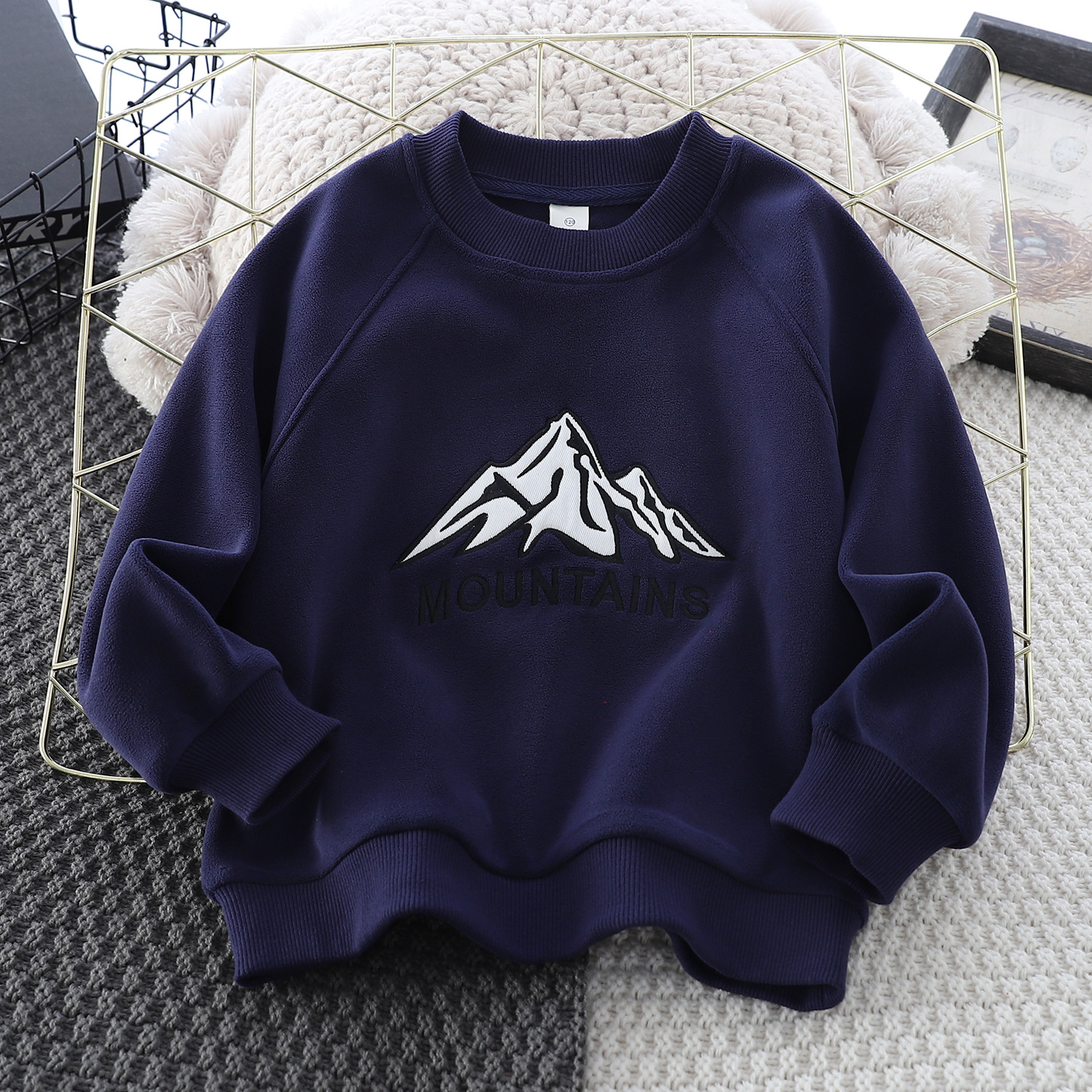Korean-style loose boys' and girls' hoodies are stylish, and the trendy pullover tops for children are fashionable. The new spring and autumn children's clothing is trendy for kids details Picture