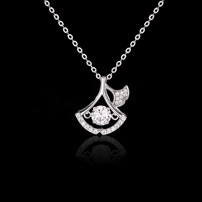925 silver micro-set zircon Moissanite high-end and elegant, versatile and light luxury accessory, Ginkgo leaf dynamic and fashionable necklace