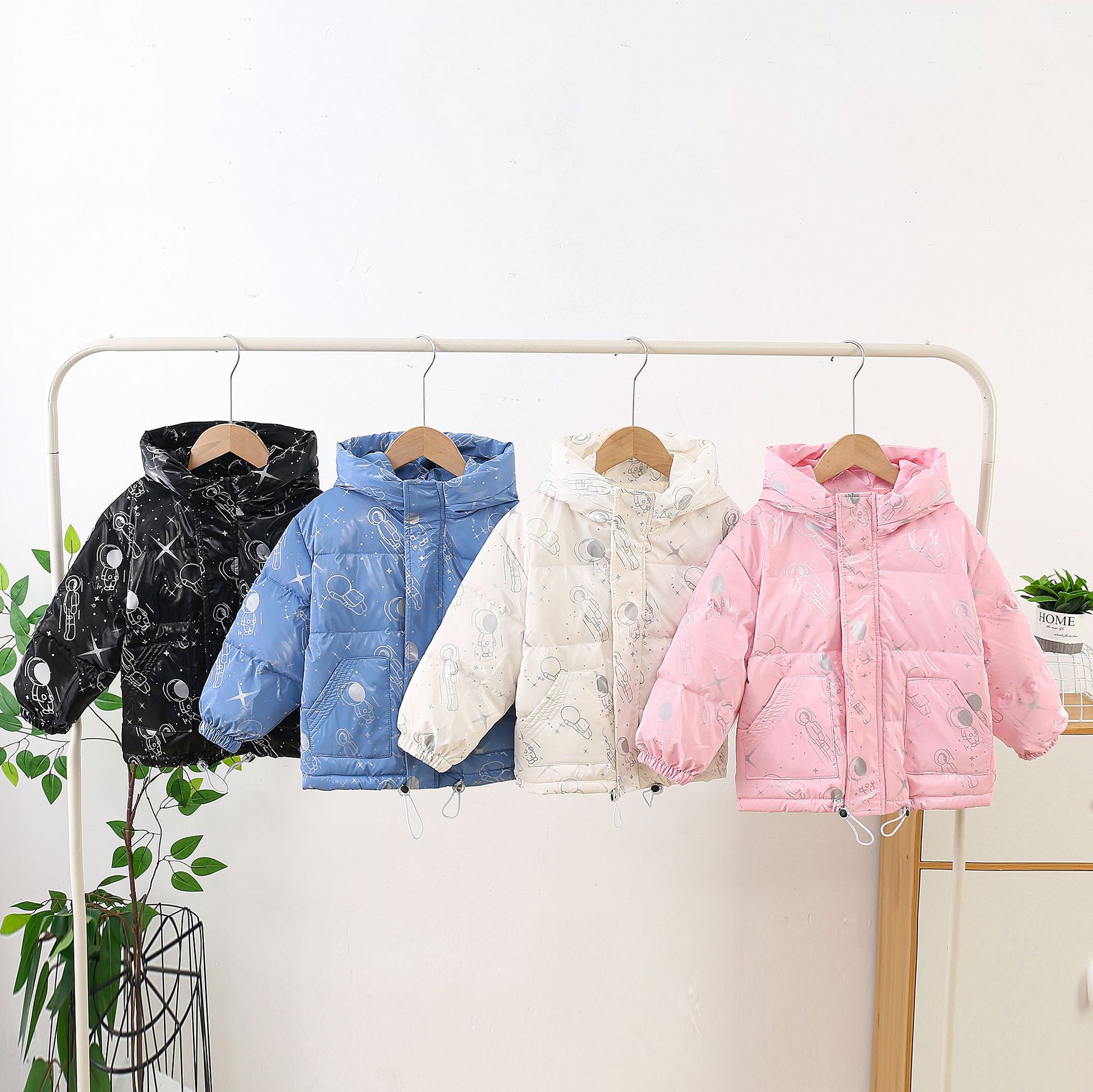 Wholesale of 2022 autumn and winter new Korean-style children's down jackets for boys and girls, thickened down jackets for small and medium-sized children Specification image
