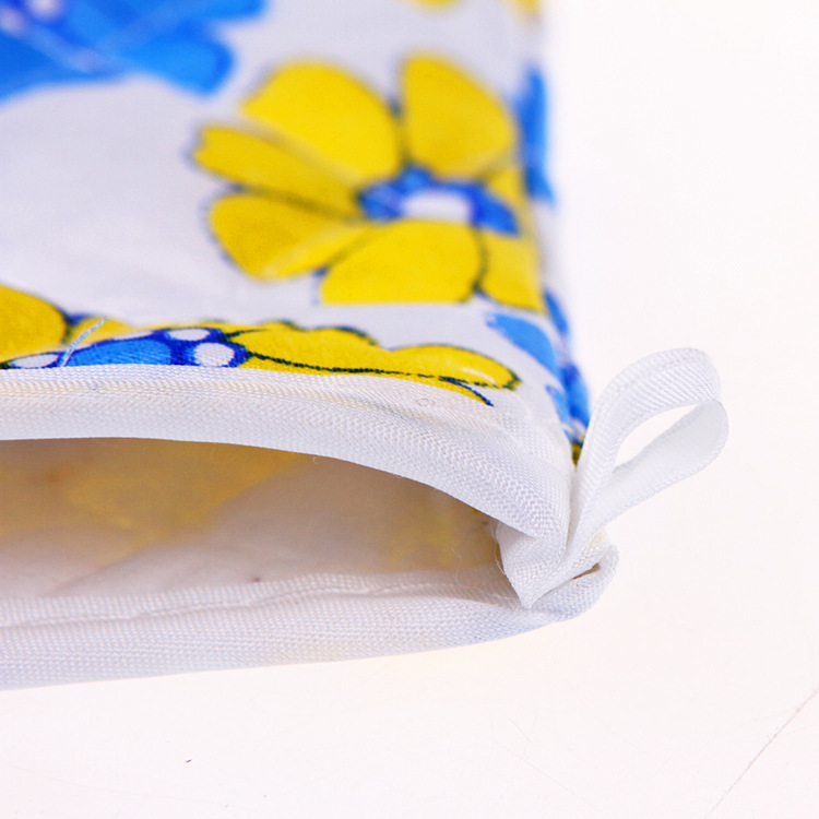 【 Chi Jia 】 Microwave Oven heat-resistant and heat-insulating gloves and pads Two-piece set, Polyester printed baking gloves, electrical appliance Gift Application Scenario