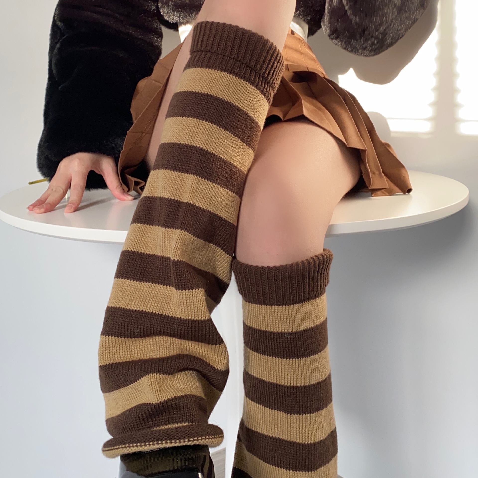 Autumn and winter retro American-style black and white striped warm woolen loose wide-leg sock, Harajuku style jk hot girl leg cover Specification image