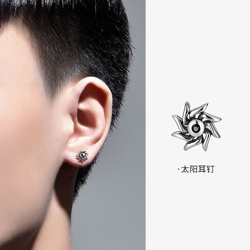 Men's trendy and individual hip-hop punk high-end single earrings, small and fashionable women's simple diamond-encrusted earrings Application Scenario