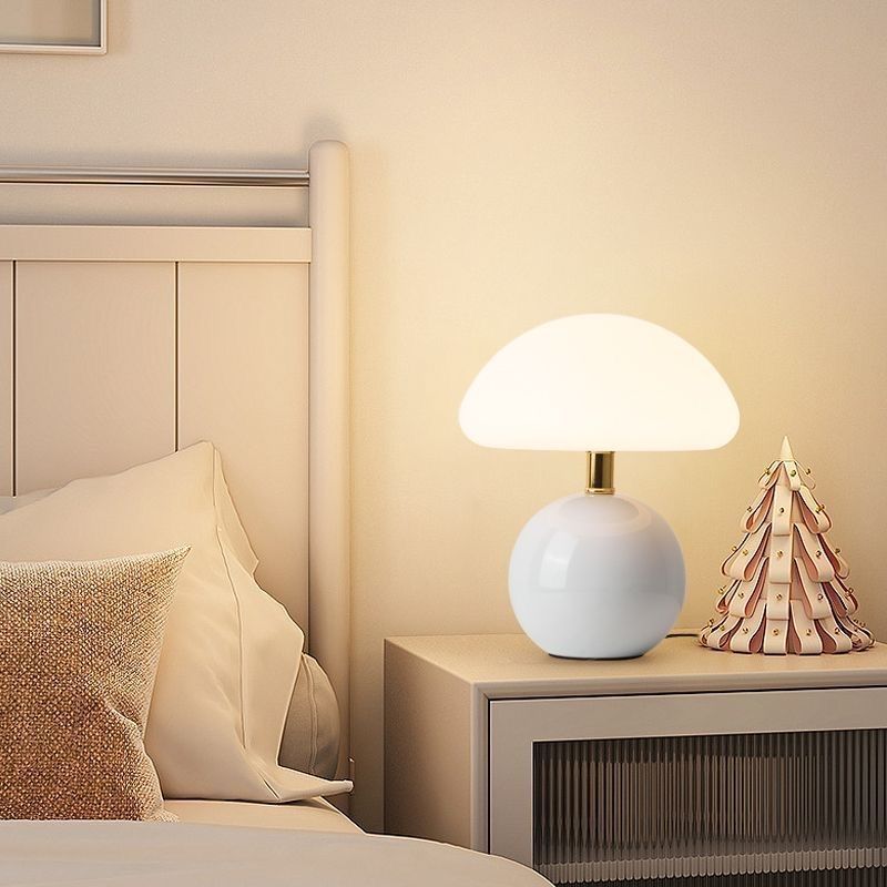 Mushroom bedside lamp, cream-style, simple and cute, ins girl decorative atmosphere lamp, one piece with free shipping details Picture