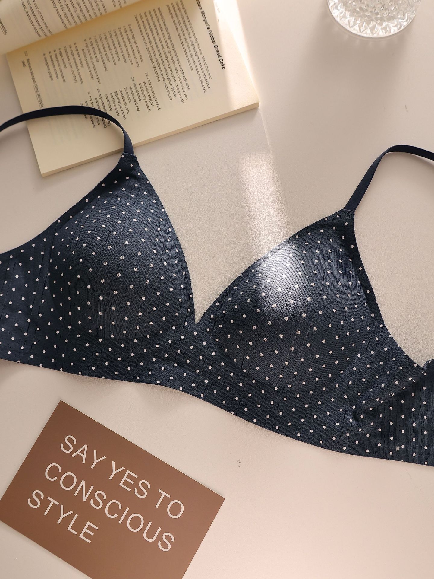 The girl conceived the Souffle breathable triangular cup bra OB113, which is comfortable and anti-sagging without a steel ring pic 8