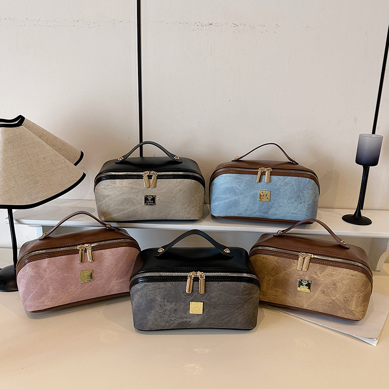 工厂批发新款网红化妆包女风琴枕头包旅行大容量防水化妆品收纳包