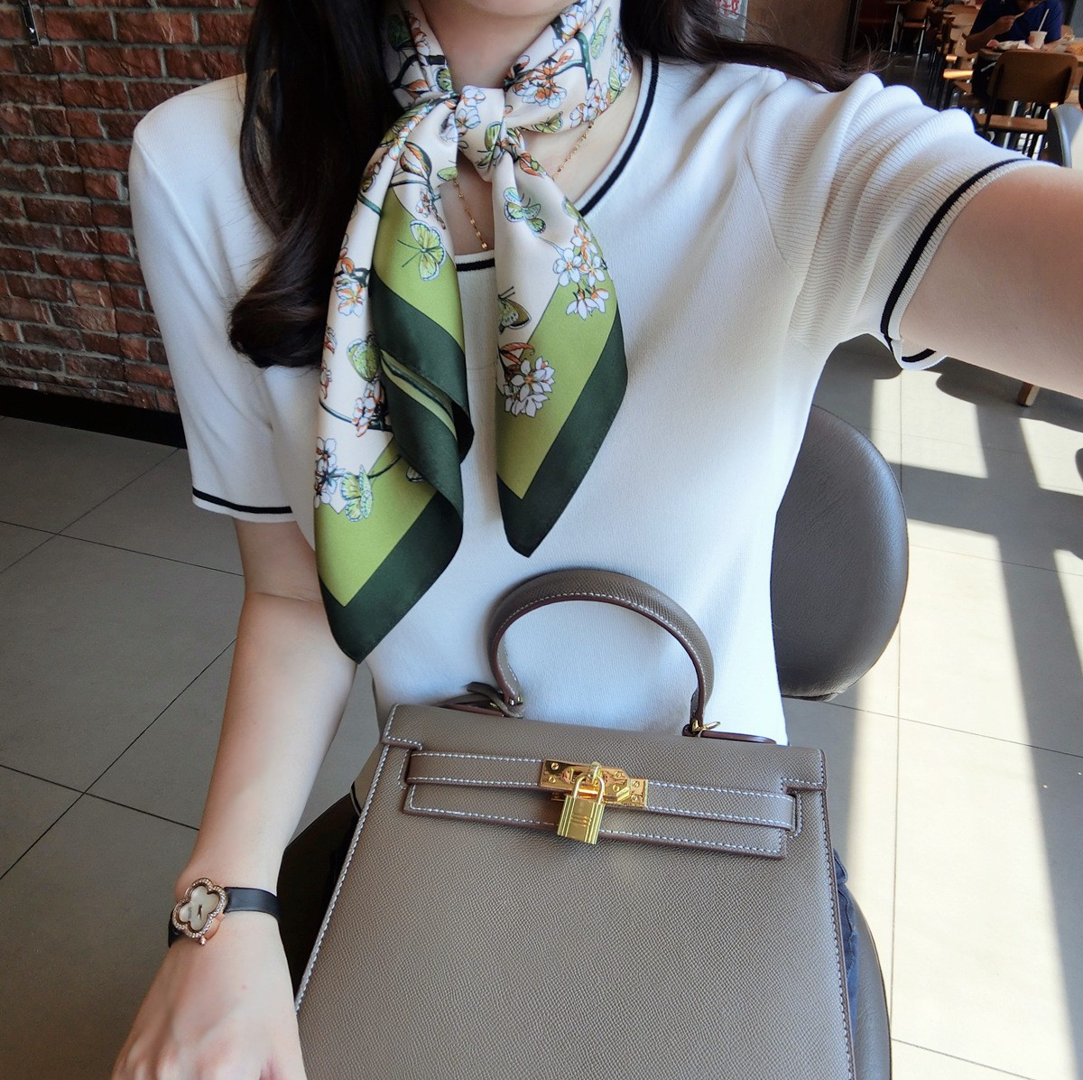 New Atmospheric Light Luxury High-End Gift Box Silk Scarf Luxury Elegant Square Scarf Decoration Big Name Tie Bag With Gauze Scarf Specification drawing