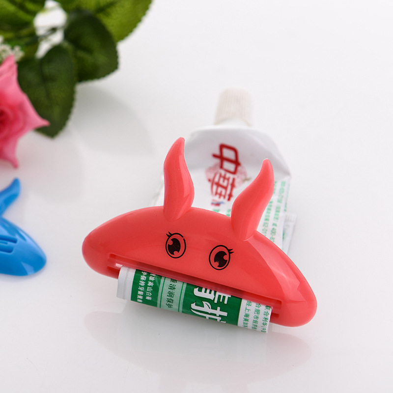 厂家直销卡通挤牙膏器 创意手动挤牙膏器洗面奶化妆挤压器