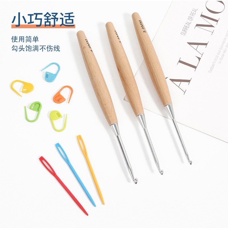 Manufacturers wholesale roll crochet tools 7 multi-model wooden handle crochet set diy hand-crochet material pack Application Scenario