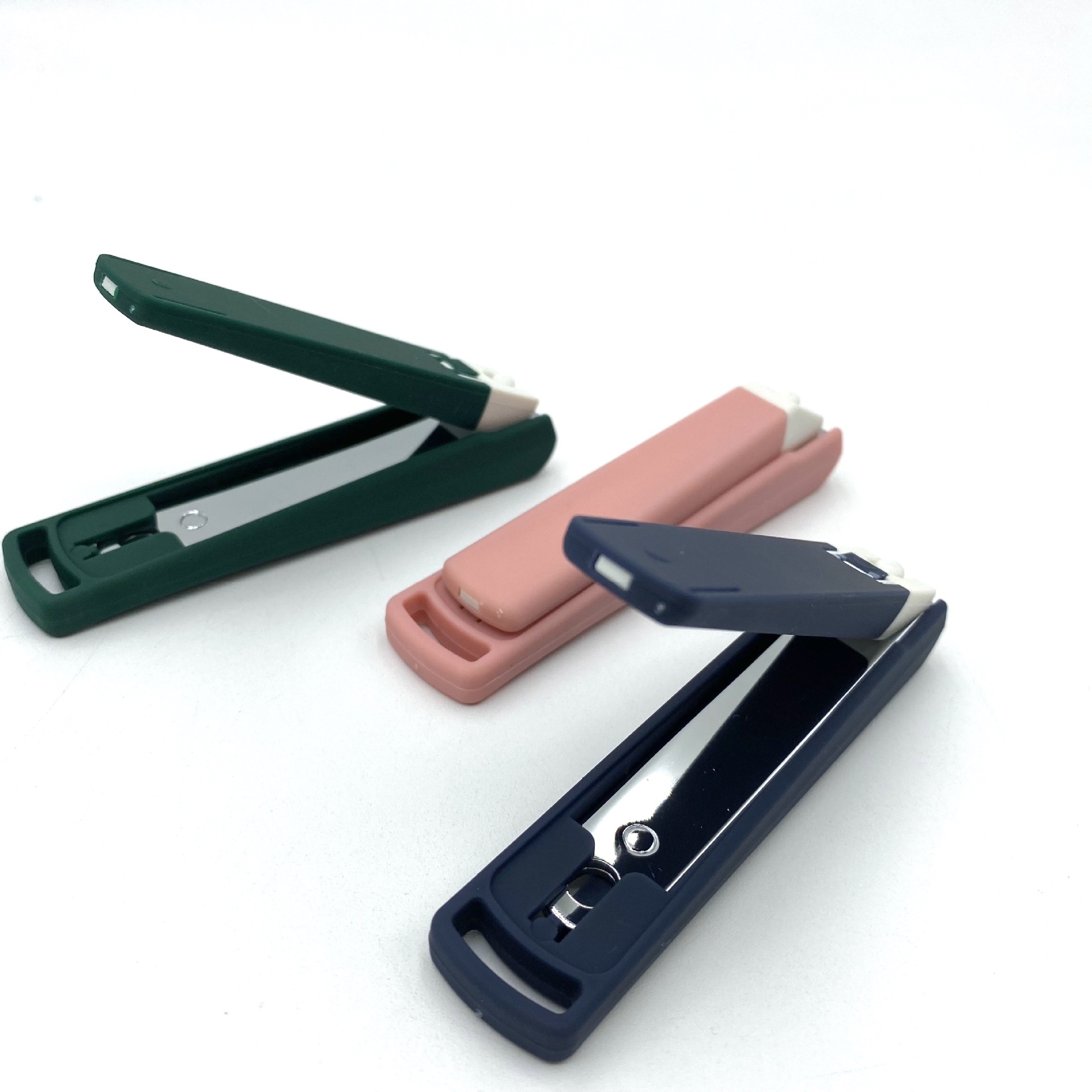 Manufacturers Wholesale Beauty Scissors Nail Tool Set Anti-Splash Big Nail Clippers Pink Nail Clippers Blue Nails details Picture