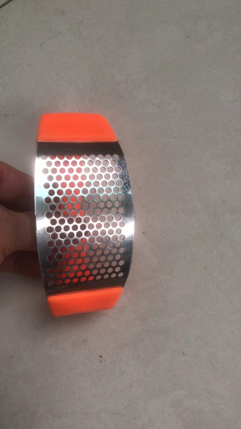 Italian stainless steel manual arc-shaped garlic peeler and garlic puree maker details Picture