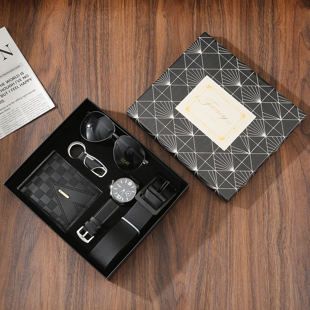 Cross-border gift set for men: wallet, belt, quartz watch, sunglasses, Father's Day and men's Day. For your boyfriend Application Scenario
