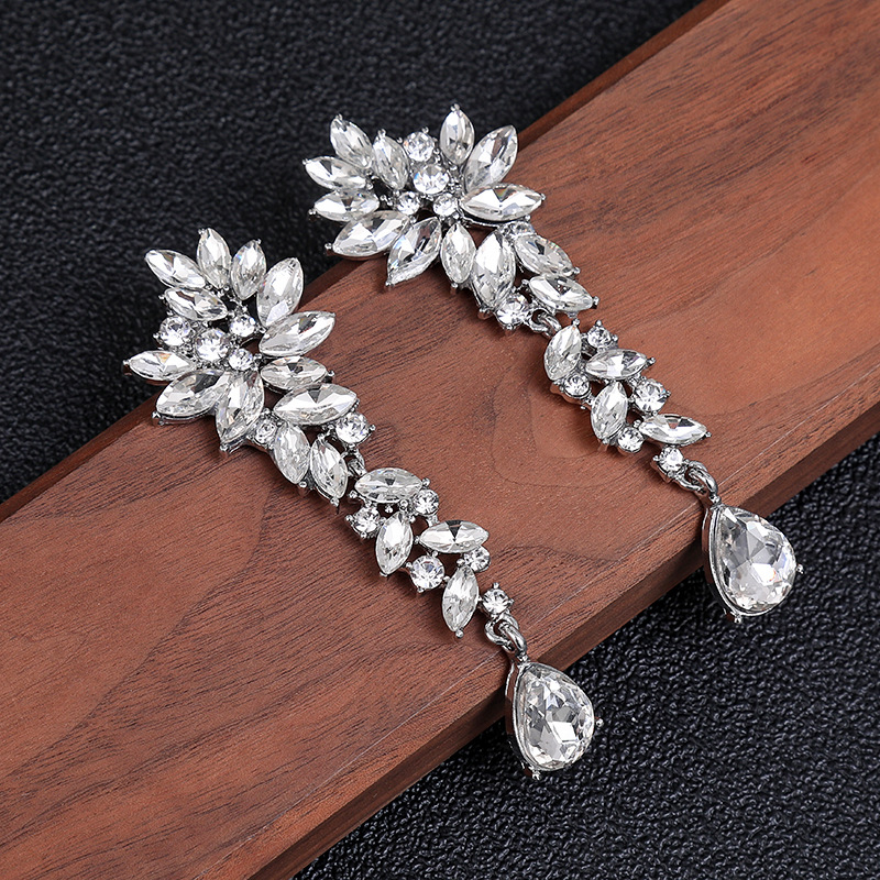 New Sexy European And American Fashion Earrings Drop Shape Personality Earrings Female Bride Wedding Wedding Accessories Application Scenario