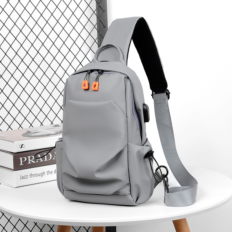 男士斜挎包实物图