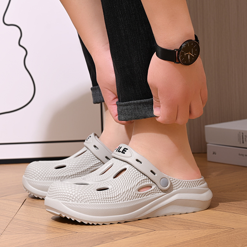 New Men's Cool Shoes, Men's Summer Trend, Coconut Hole Shoes, Men's Outerwear With Perforated Beach Sandals, And Men's Slippers Application Scenario
