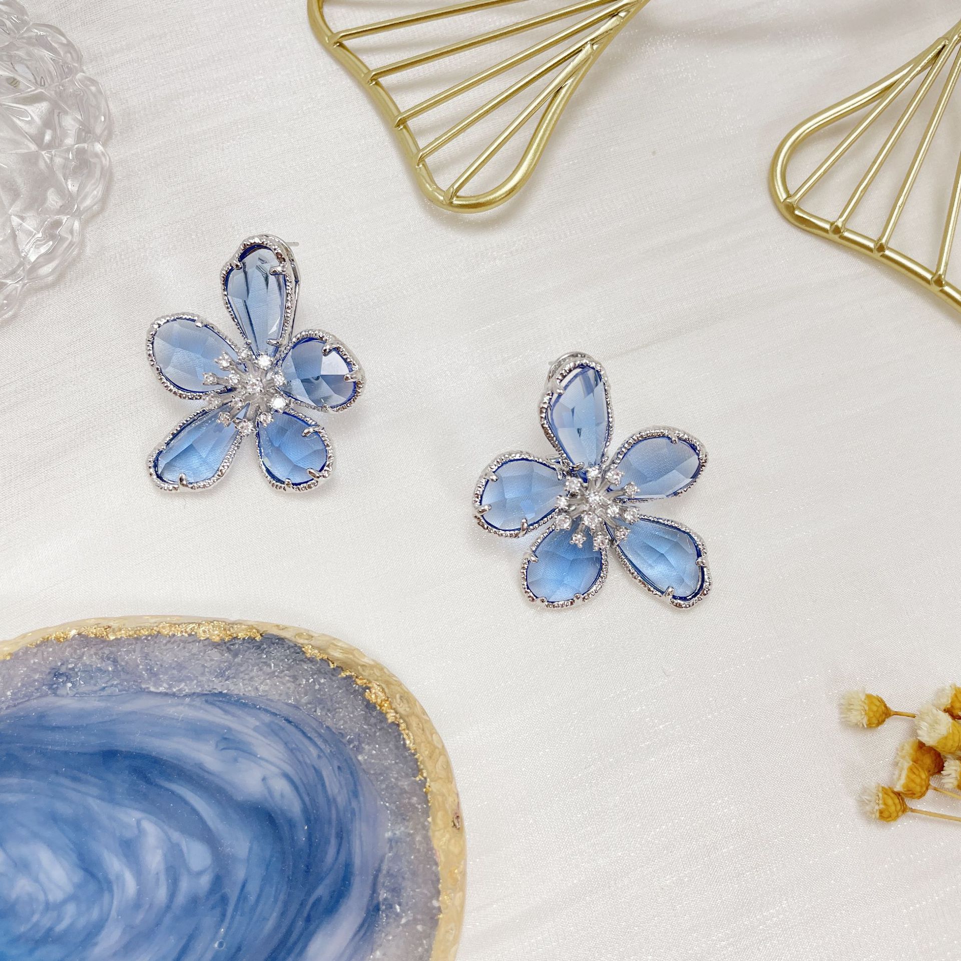 Fashionable and fresh blue petal zirconium inlaid light luxury flower earrings, European and American micro-inlaid zirconium earrings, trendy accessories
