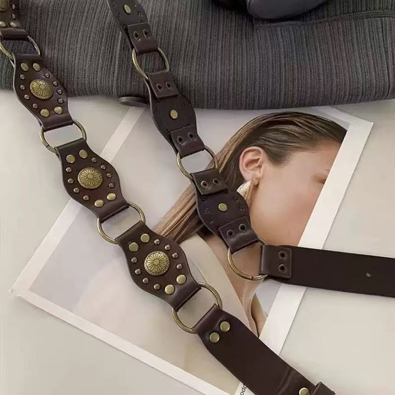 A new American-style retro loop belt with rivets for women, a brown belt paired with jeans and a Korean-style belt chain Application Scenario