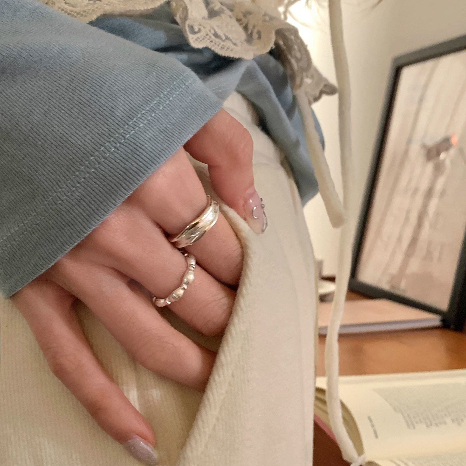 New Korean plain ring for women, a niche Instagram high-end, adjustable opening ring wholesale, cross-border export ring Application Scenario