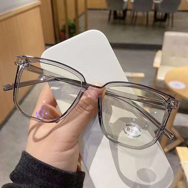 In 2023, the popular female no-makeup glasses can be paired with ultra-light anti-fog flat glasses for myopia and anti-radiation blue light glasses frames details Picture