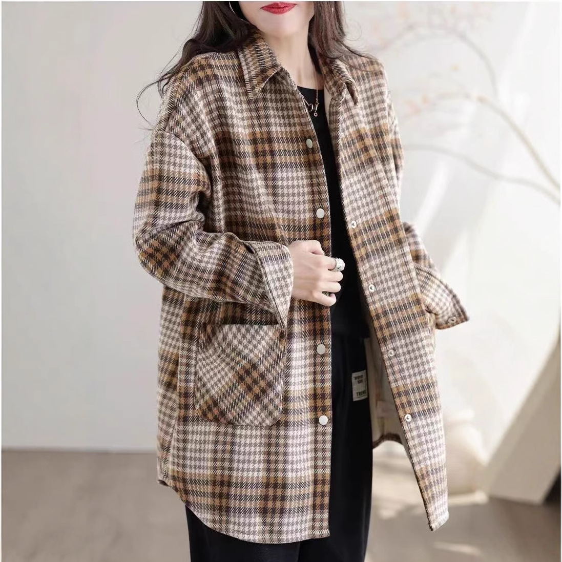 New mid-length casual jacket for autumn and winter, retro loose brushed plaid shirt, women's fleece thickened artistic shirt Specification image