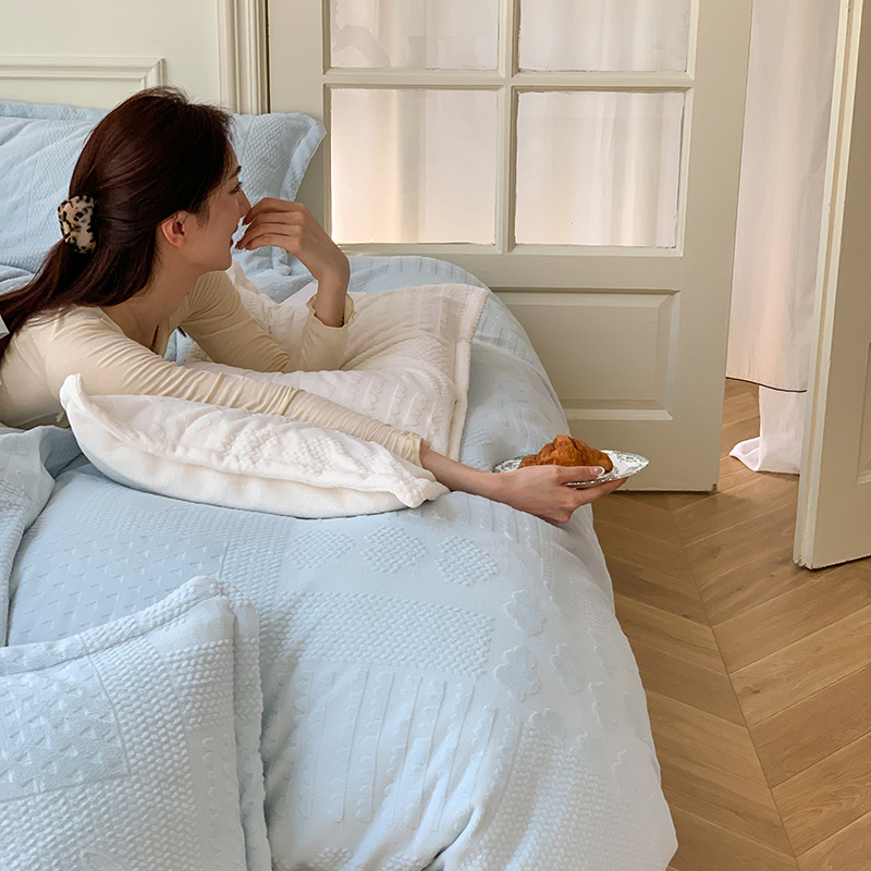 Girl's Heart Autumn And Winter Milk Velvet Four-Piece Set Of Solid Color Carved Velvet Soft Waxy Thick Warm Coral Velvet Bed Sheet Cover Item Picture