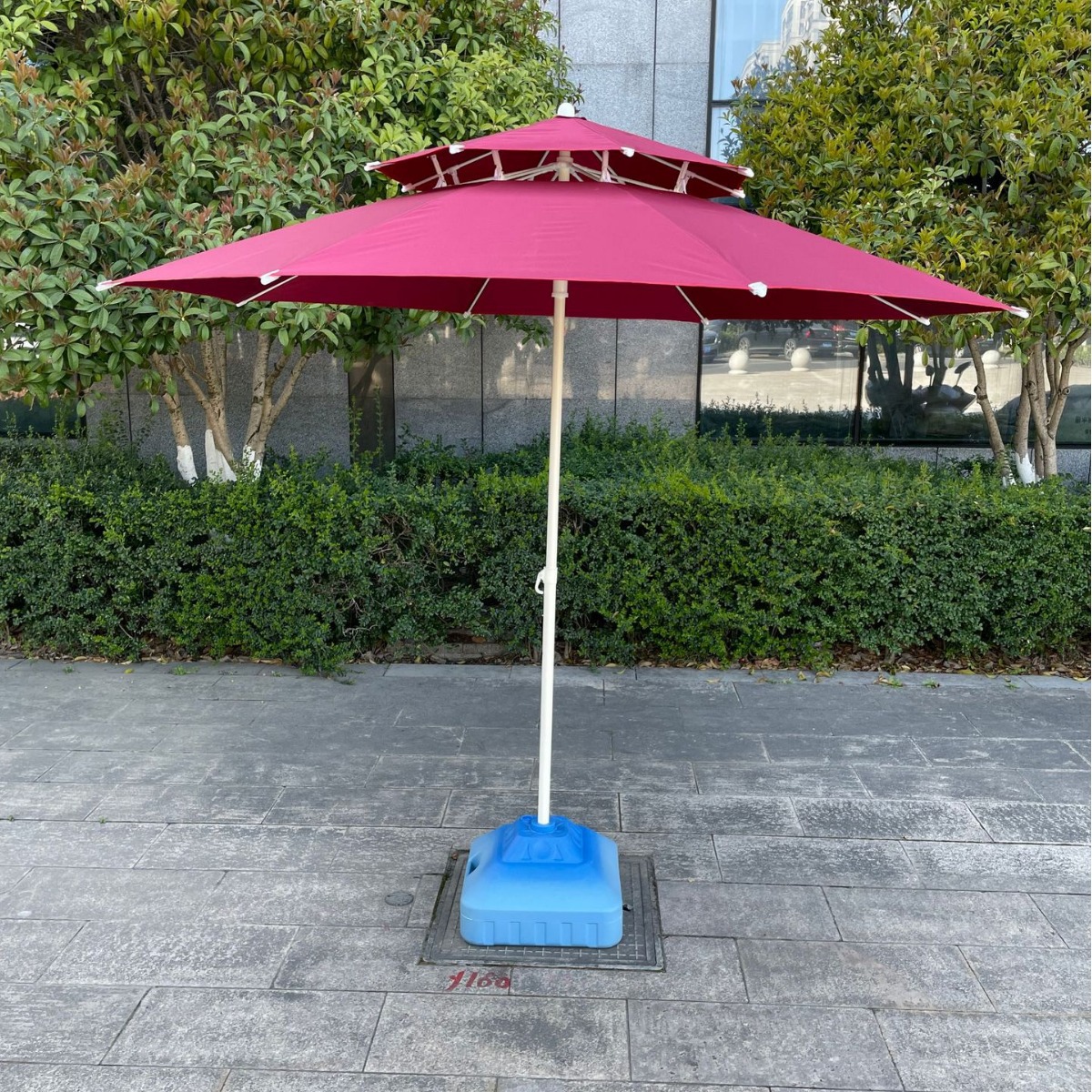 Factory direct sales and wholesale of outdoor 2.4-meter and 2.5-meter double-top fiber umbrellas for sunshade and rain protection, as well as mid-column courtyard umbrellas
