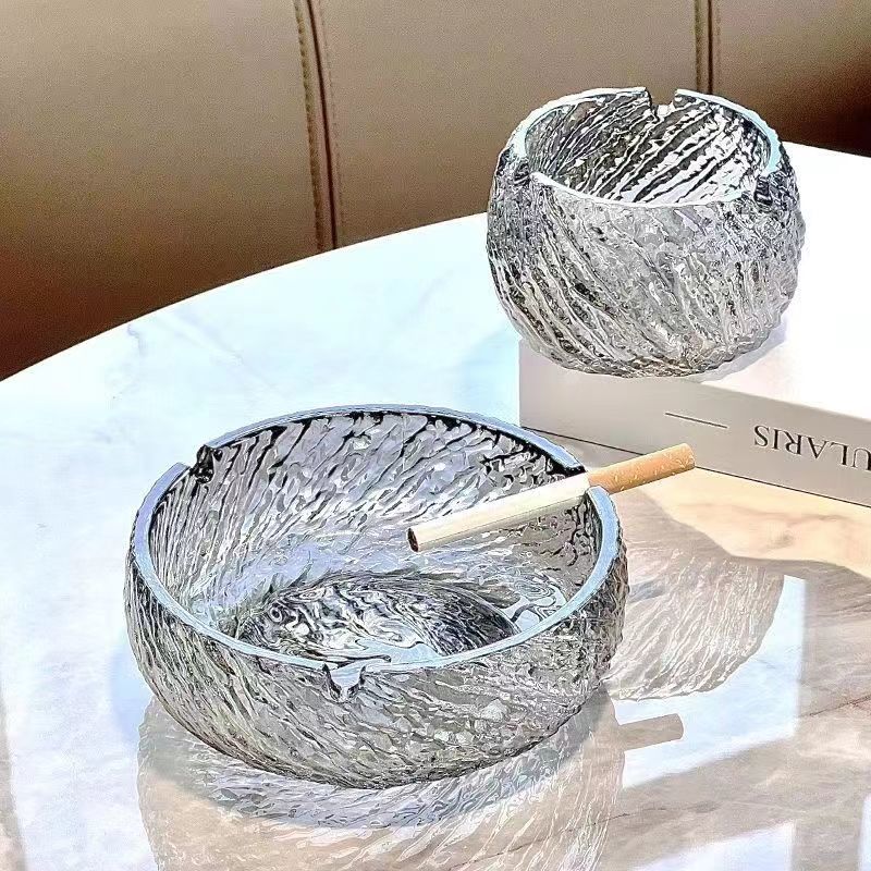 Light luxury ashtray for home and business use, high appearance level, glass ashtray, dirt-resistant, fashionable and creative, large-capacity office ashtray Application Scenario