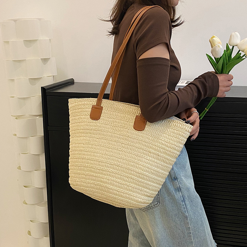 Large Capacity Grass Woven Bag 2023 Summer New Bucket Bag Female Beach Bag Fashion Shoulder Underarm Tote Bag details Picture