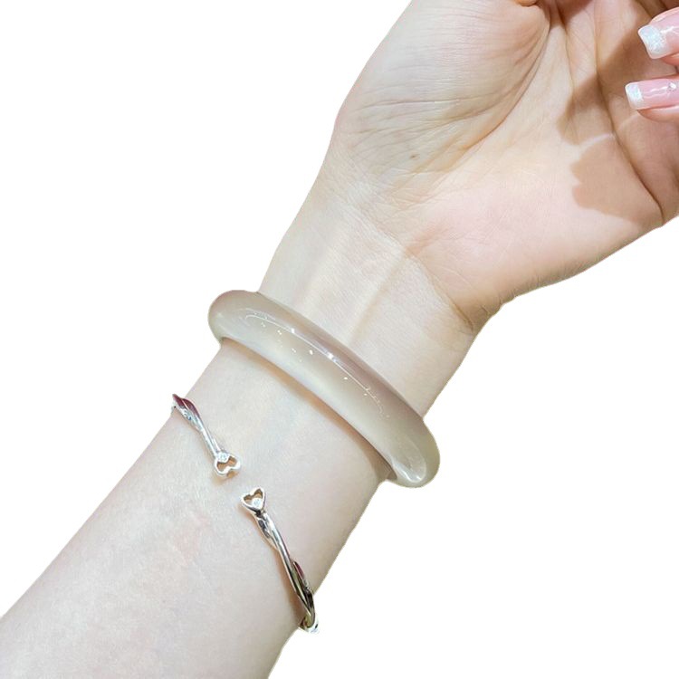 Ice-transparent high-ice agate bracelet, women's natural chalcedony bracelet, ice-type jade bracelet, women's lychee frozen jade bracelet Item Picture