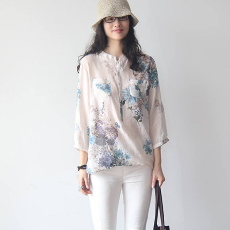 Summer light T-shirt with slightly translucent printed cotton and linen, a retro casual mid-length three-quarter sleeve top for women in 2022 Application Scenario