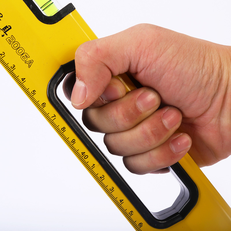 Wholesale of aluminum alloy level with magnetic measuring instrument, magnet 2006A level, yellow woodworking ruler from the manufacturer Application Scenario