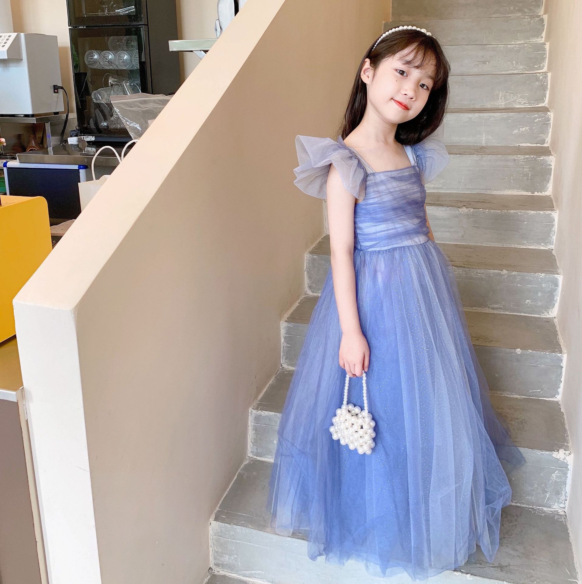 2022 New Korean-style dreamy starry sky blue girl's flying sleeve princess dress, girl's glittering net tulle puffy dress, birthday dress details Picture