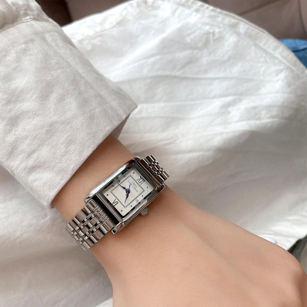 IBSO/ Aubisino Douyin Live-streaming bestseller rectangular fashionable ladies' quartz watch supports drop shipping Application Scenario