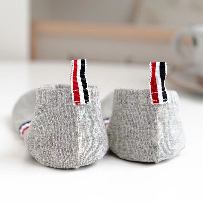 Wholesale one-piece consignment of sports socks for men and women, trendy casual sweat-absorbing and breathable shallow-mouthed short socks, TB Korean version fashionable striped boat socks Application Scenario