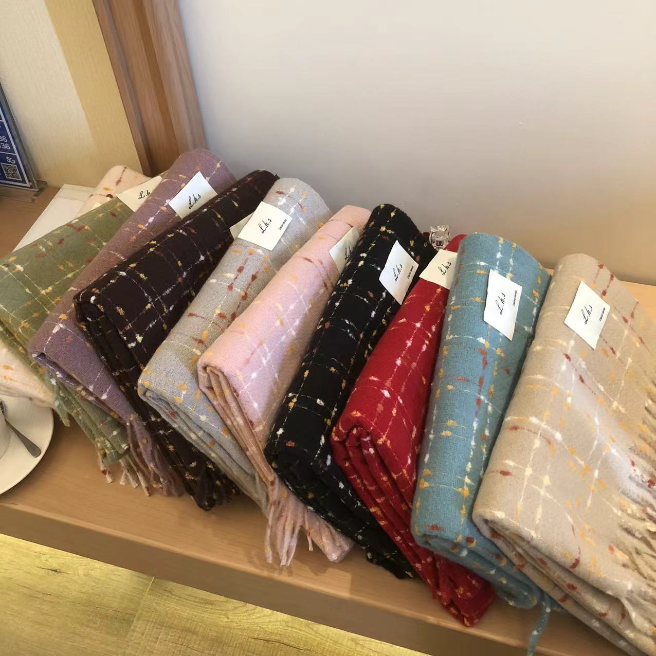 新款圈圈纱格子围巾女仿羊绒高级感流苏披肩秋冬百搭学生加厚围脖