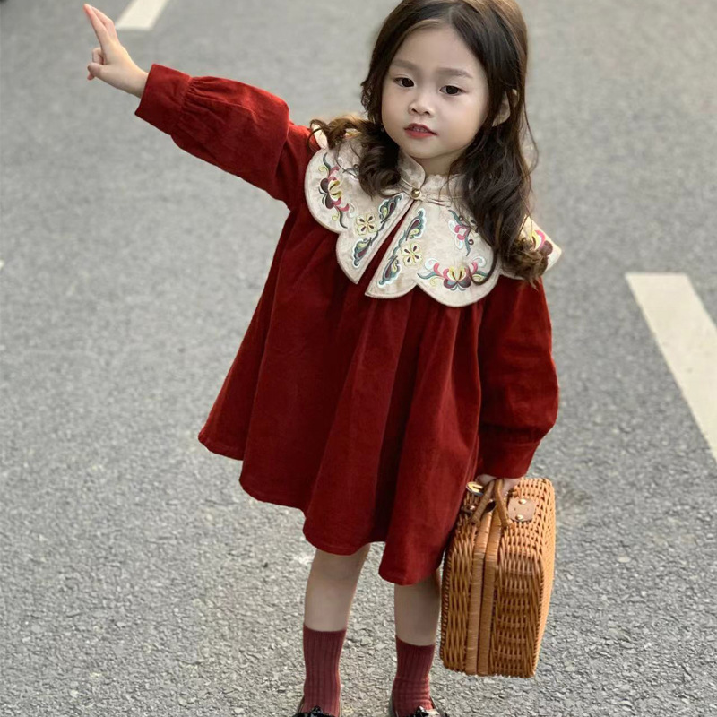 In-stock Chinese Wind and cloud shoulder embroidered collar for girls, autumn and winter dress, shawl, retro cape, baby cape details Picture