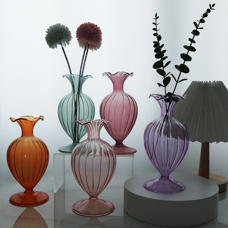 European retro and simple glass mouth with a big belly series of glass vases for living room, home, study and bedside decoration with lilies Application Scenario