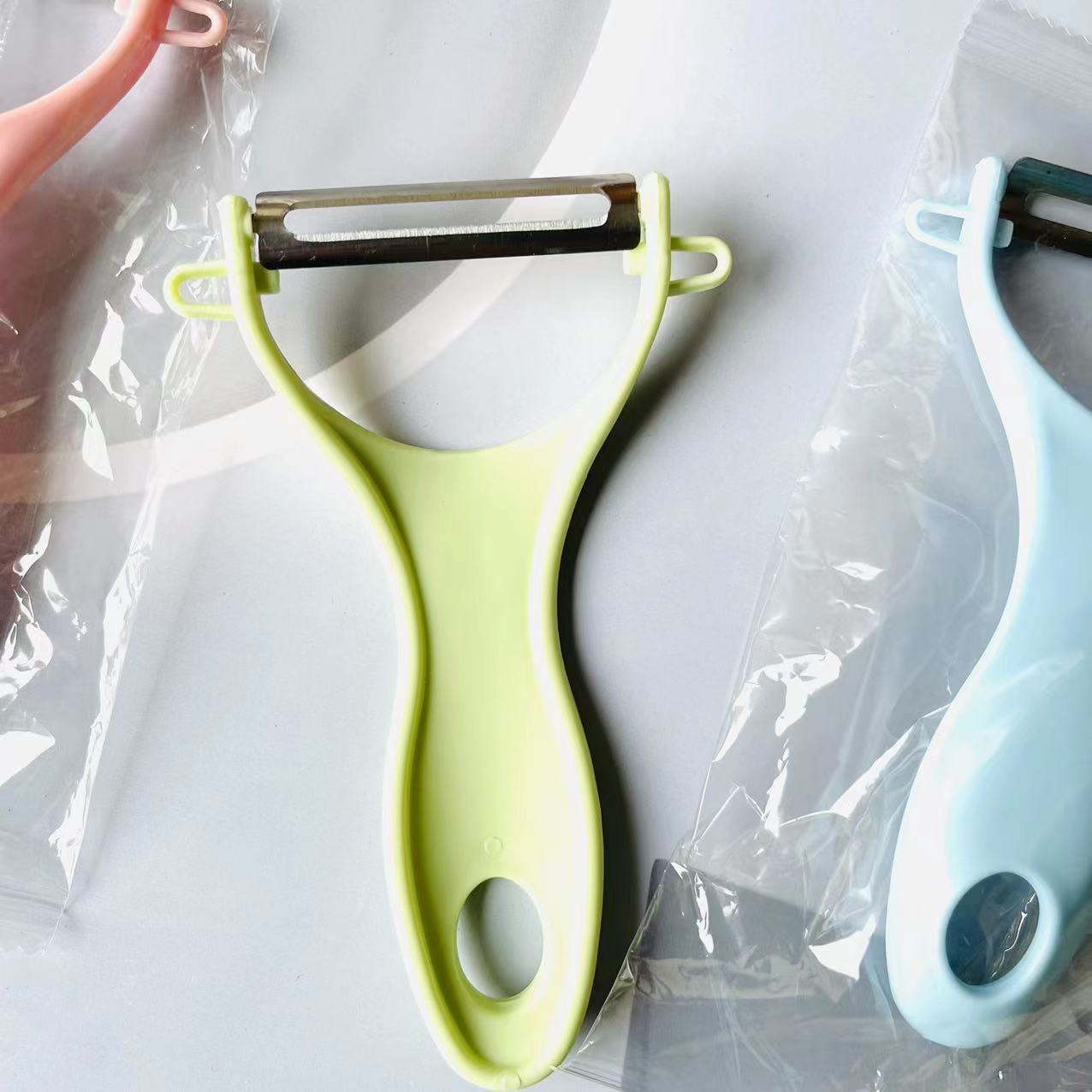 【 Zone 2-10 】8019 peeler, 1000 yuan per box, 8019 peeler, peeling knife, plastic handle, Peeler knife, fruit and Melon peeler knife, 1 yuan supply Specification image