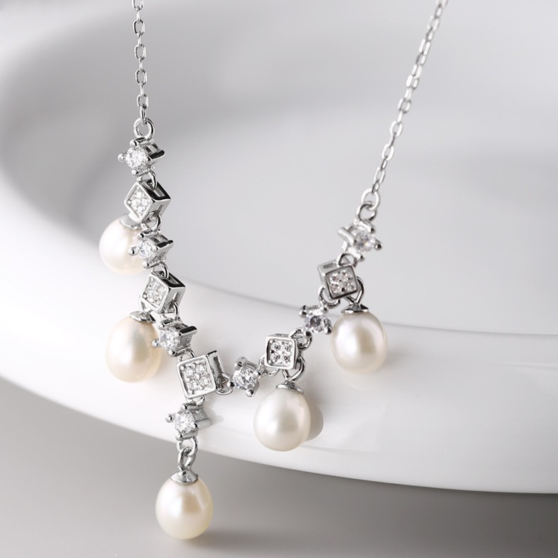 The New S925 Silver Diamond Diamond Pearl Necklace Women Simple Everything Fashion Light Luxury Fine Temperament Clavicle Chain details Picture