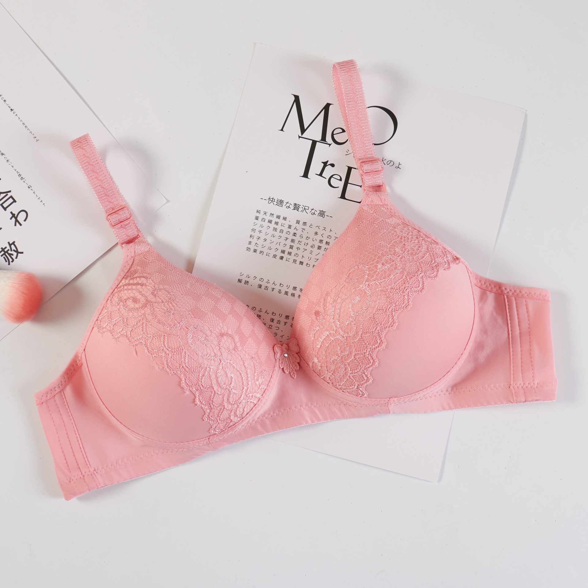 Factory direct supply of thin undergarments for middle-aged and elderly people without steel rings. Women's lace trim for comfortable gathering. Large-sized bra cover for mothers Specification image