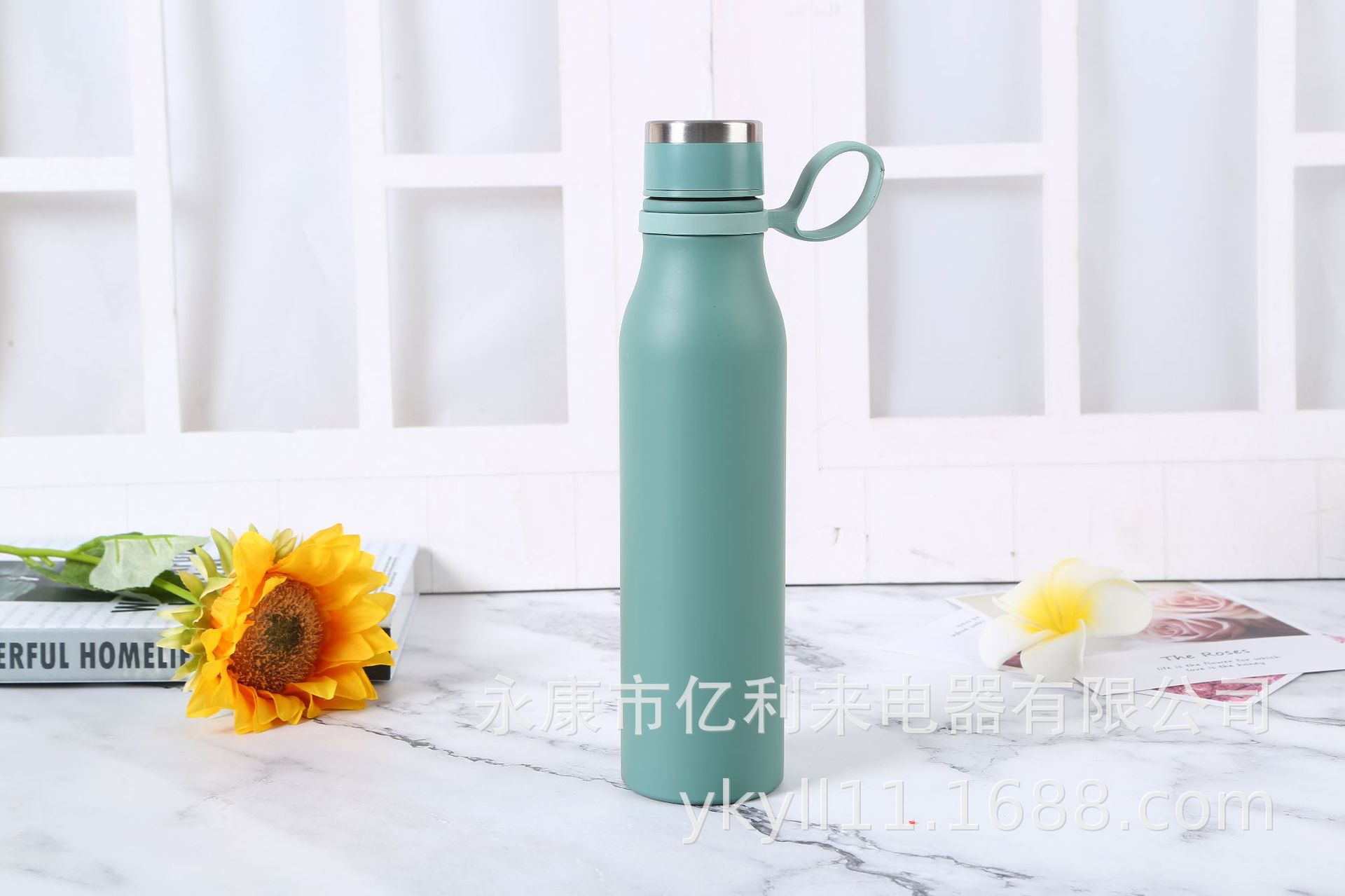 Portable cola bottle, sports frosted gradient color water cup, thermos cup, home stainless steel outdoor water bottle, shoulder strap, portable screwdriver Item Picture